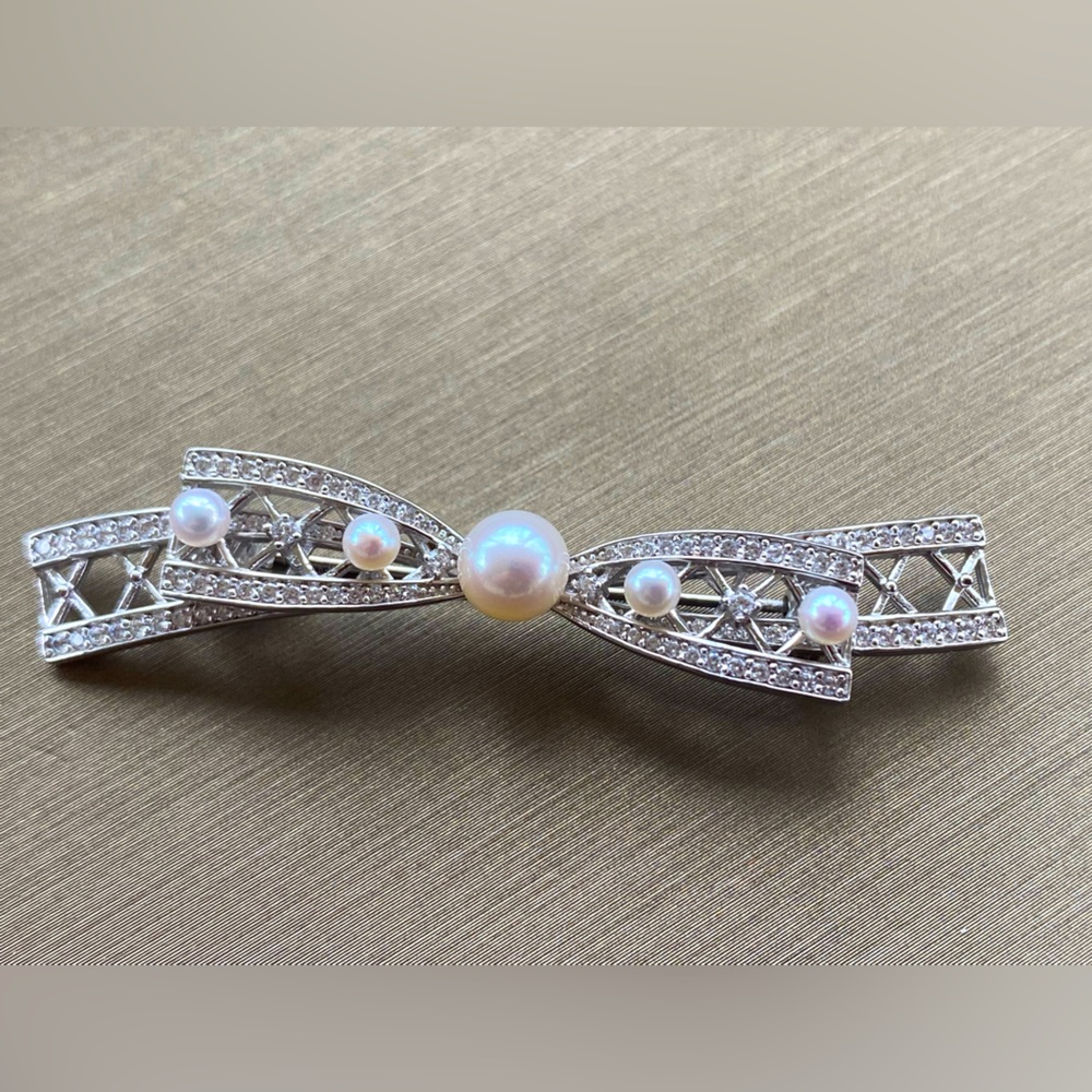 Akoya Pearl and Laboratory grown diamonds Brooch, Gold plated over 925 silver
